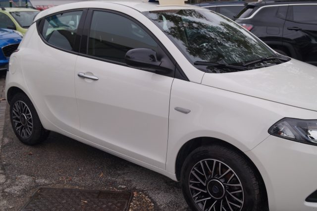 Lancia Ypsilon 1.0 FireFly 5 porte S&S Hybrid Gold - foto 3 di 4