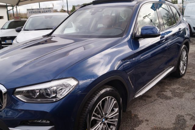 BMW X3 xDrive30e Luxury Line - foto 2 di 4