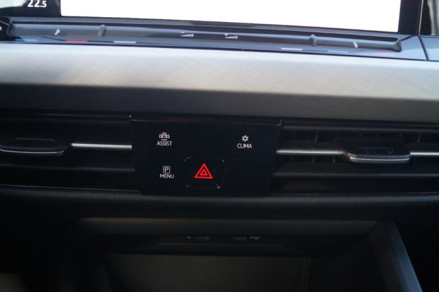 Volkswagen Golf 1.0 eTSI EVO DSG Life leve volante apple car usato a ROMA