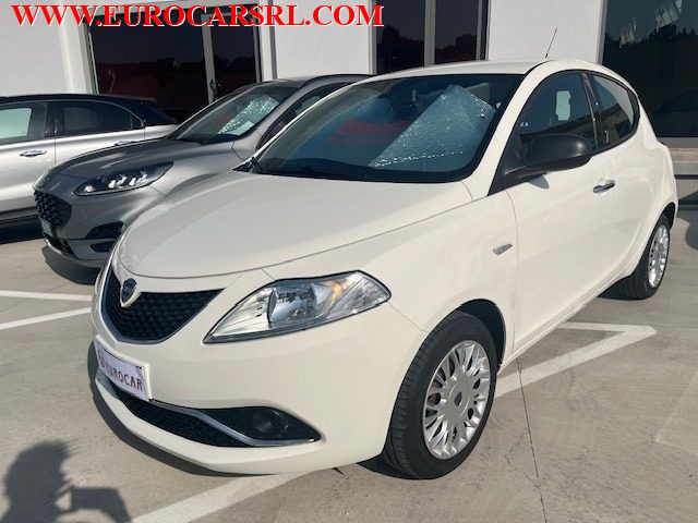 Lancia Ypsilon 1.2 69 CV 5 porte Silver - foto 3 di 4
