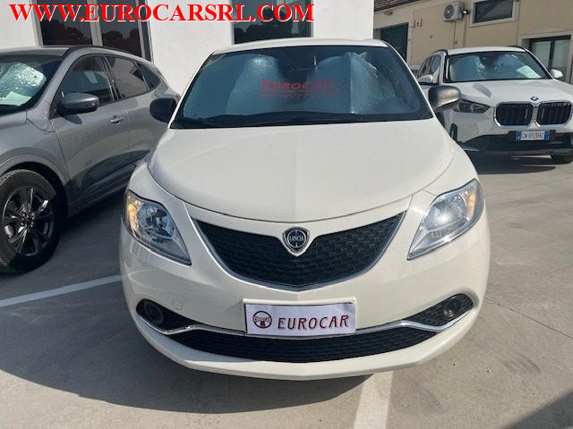 Lancia Ypsilon 1.2 69 CV 5 porte Silver - foto 2 di 4