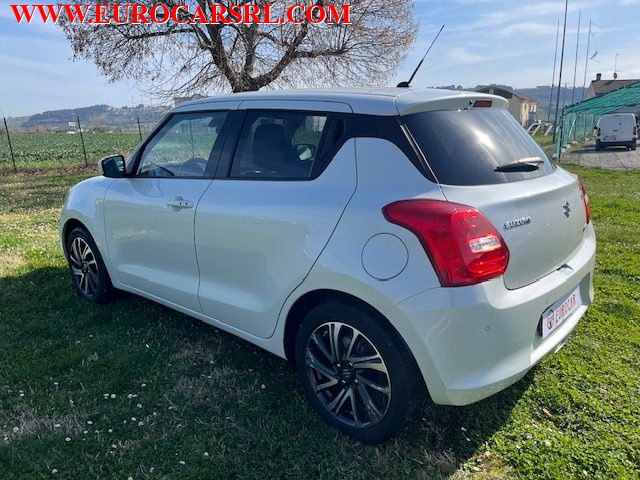 Suzuki Swift 1.2 Hybrid Top, del 2023, 58.000 km, in vendita a Monte Porzio (PU)