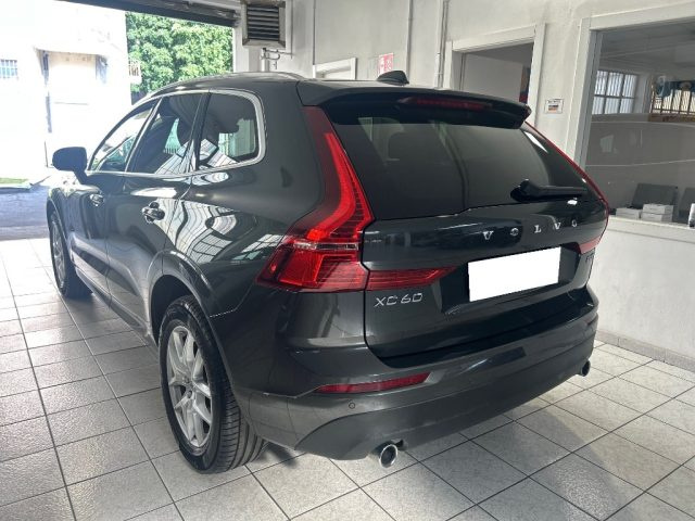 Volvo XC60 B4 (d) AWD Geartronic Momentum Pro - foto 4 di 4