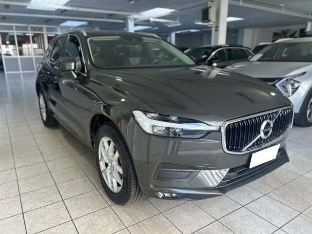 Volvo XC60 B4 (d) AWD Geartronic Momentum Pro - foto 2 di 4