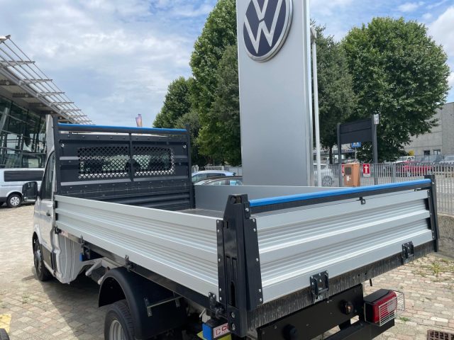 Volkswagen Crafter 35 2.0 TDI 163CV RWD PM Cabinato - foto 2 di 4