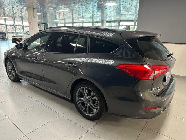 Ford Focus 1.0 EcoBoost Hybrid 125 CV SW ST-Line, del 2020, 58.000 km, in vendita a Alba (CN)