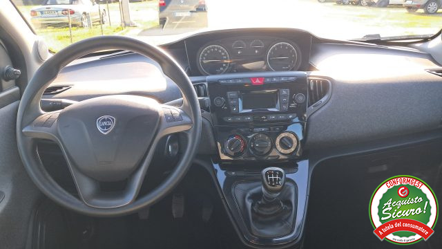 Lancia Ypsilon 1.0 FireFly 5 porte S&S Hybrid Ecochic Silver - foto 3 di 4