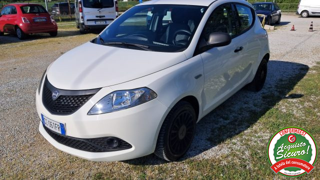 Lancia Ypsilon 1.0 FireFly 5 porte S&S Hybrid Ecochic Silver usato a RIMINI