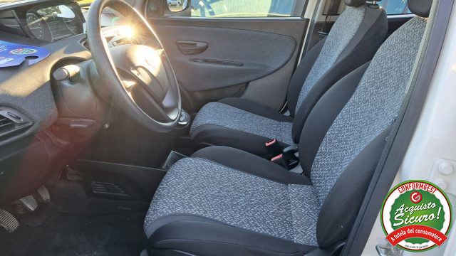 Lancia Ypsilon 1.0 FireFly 5 porte S&S Hybrid Ecochic Silver - foto 4 di 4