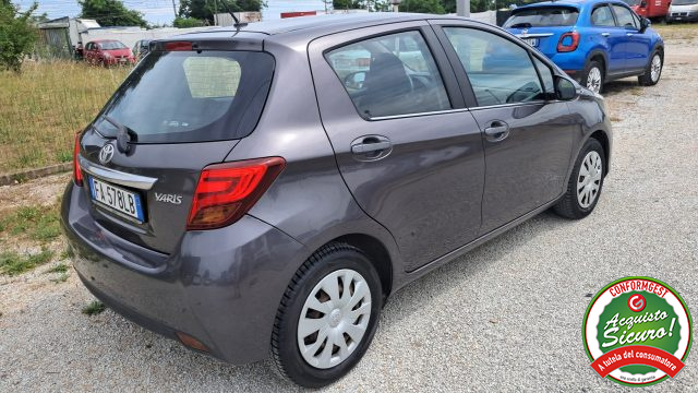 Toyota Yaris 1.0 5 porte Active - foto 2 di 4