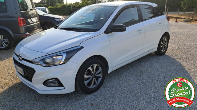 Hyundai i20 1.2 5 porte Econext Connectline usato a RIMINI