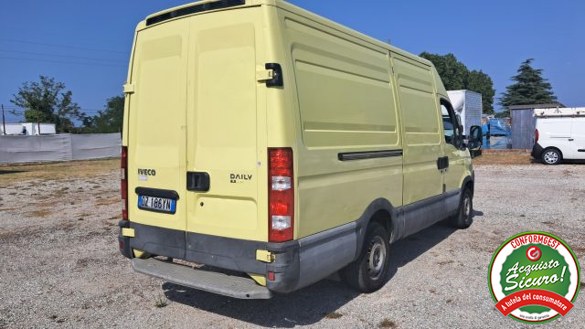 Iveco Daily (2009-11) 35S11V 2.3 Hpi PL-TM Midivan - foto 2 di 4