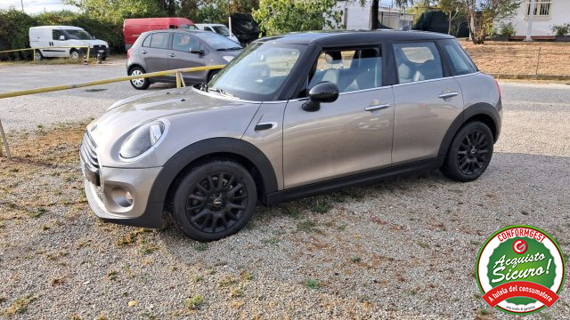 MINI Cooper D 1.5 Cooper D Baker Street 5 porte, del 2019, 102.000 km, in vendita a Rimini (RN)