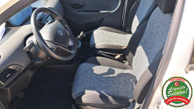 Lancia Ypsilon 1.0 FireFly 5 porte S&S Hybrid Ecochic Silver - foto 3 di 4