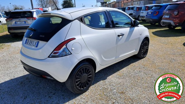 Lancia Ypsilon 1.0 FireFly 5 porte S&S Hybrid Ecochic Silver - foto 2 di 4