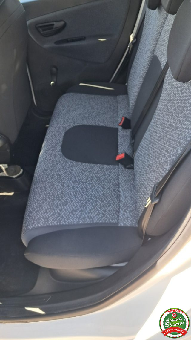 Lancia Ypsilon 1.0 FireFly 5 porte S&S Hybrid Ecochic Silver - foto 4 di 4
