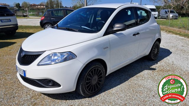 Lancia Ypsilon 1.0 FireFly 5 porte S&S Hybrid Ecochic Silver usato a RIMINI