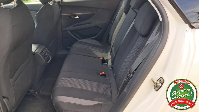 Peugeot 3008 BlueHDi 130 S&S Business, del 2018, 104.000 km, in vendita a Rimini (RN)