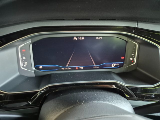 Volkswagen Taigo 1.0 TSI 110 CV R-Line, del 2023, in vendita a Mugnano Di Napoli (NA)