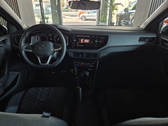Volkswagen Taigo 1.0 TSI 110 CV R-Line, del 2023, in vendita a Mugnano Di Napoli (NA)