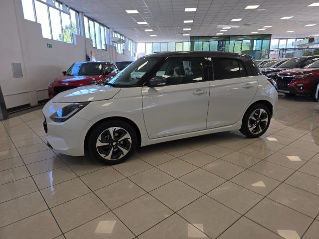 Suzuki Swift 1.2 Hybrid Top Aziendale solo 15.300 km - foto 2 di 4