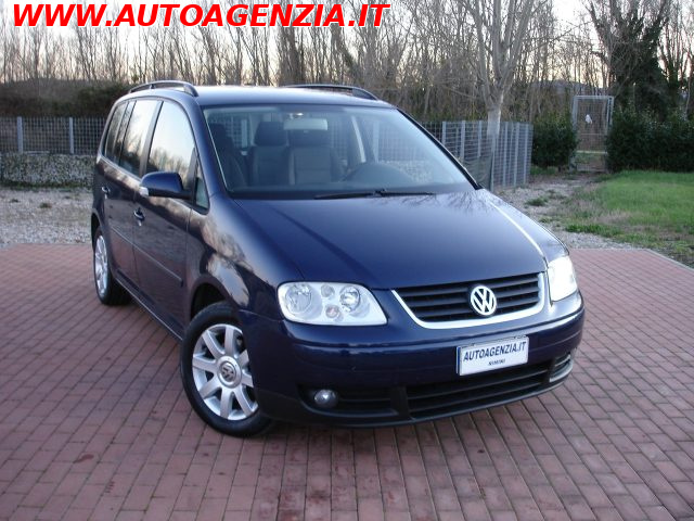 Volkswagen Touran 2.0 16V TDI Trendline, del 2005, 179.990 km, in vendita a Rimini (RN)