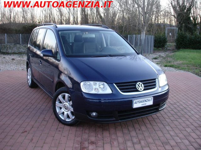 Volkswagen Touran 2.0 16V TDI Trendline, del 2005, 179.990 km, in vendita a Rimini (RN)