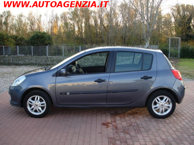 Renault Clio 1.2 16V 5 porte Confort - foto 3 di 4