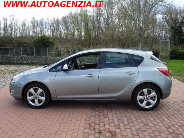 Opel Astra 1.7 CDTI 110CV 5 porte Cosmo - foto 3 di 4