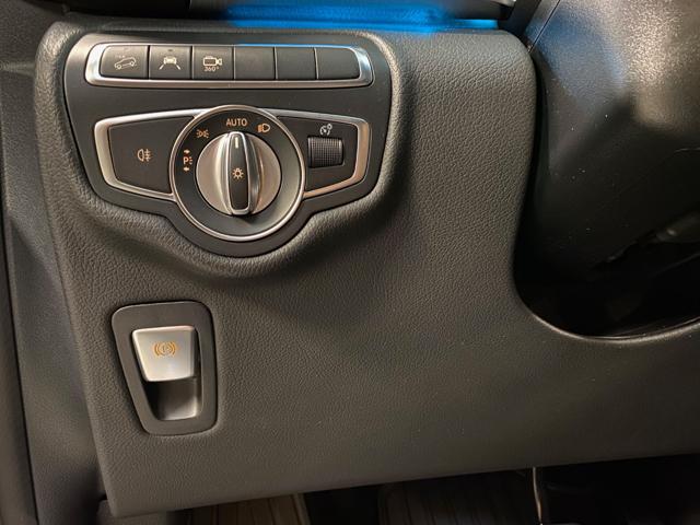 Mercedes-Benz V 250 d 4Matic Avantgarde Long 7 POSTI Gancio Traino usato a MILANO