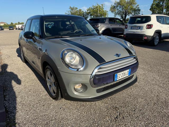 MINI Cooper 1.5 5 porte - foto 2 di 4