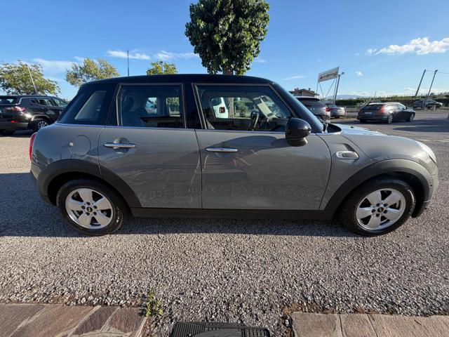 MINI Cooper 1.5 5 porte - foto 3 di 4