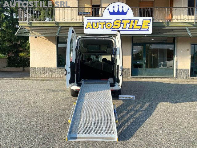 Fiat Doblo 1.6 M-Jet 120cv XL TRASPORTO DISABILI euro6 pedana - foto 2 di 4