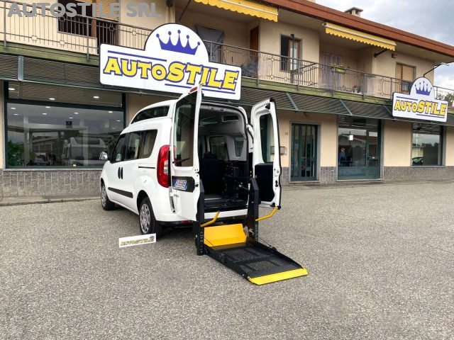 Fiat Doblo 1.6 M-Jet 120cv XL TRASPORTO DISABILI euro6 pedana - foto 3 di 4