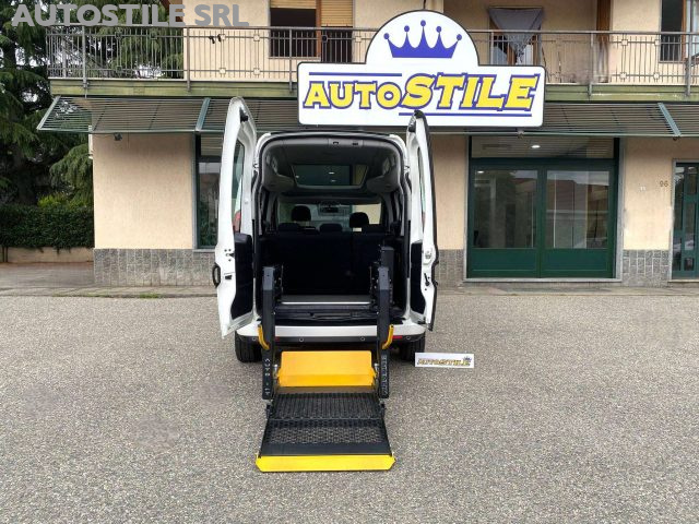 Fiat Doblo 1.6 M-Jet 120cv XL TRASPORTO DISABILI euro6 pedana - foto 2 di 4