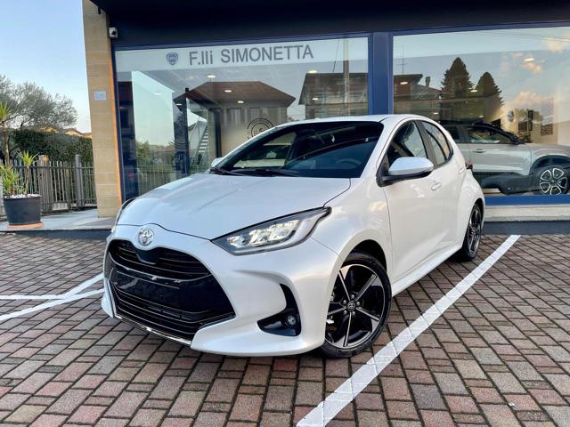 Toyota Yaris 1.5 130 Hybrid 5 porte Lounge - NUOVA nuovo a CADREZZATE