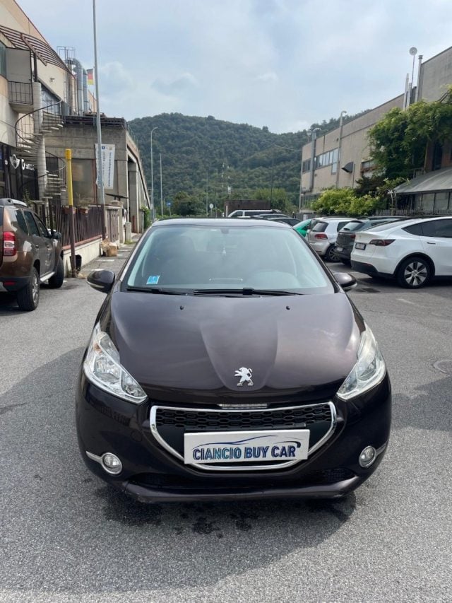 Peugeot 208 1° serie 1.6 e-HDi 92 CV Stop&Start 5 porte Allure - foto 2 di 4