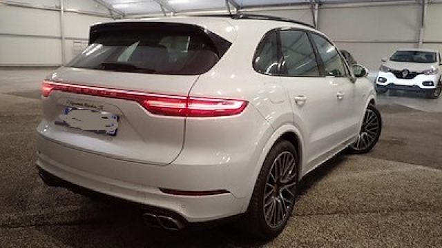 Porsche Cayenne 4.0 V8 Turbo S E-Hybrid IN ARRIVO - foto 2 di 4