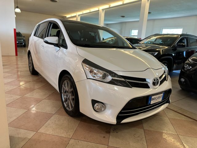 Toyota Verso 2.0 D Active 7 posti - foto 2 di 4