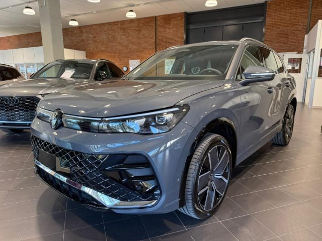 Volkswagen Tiguan 2.0 TDI 193 CV DSG 4MOTION MY26 R-Line Plus TETTO, del 2026, 5 km, in vendita a Imola (BO)