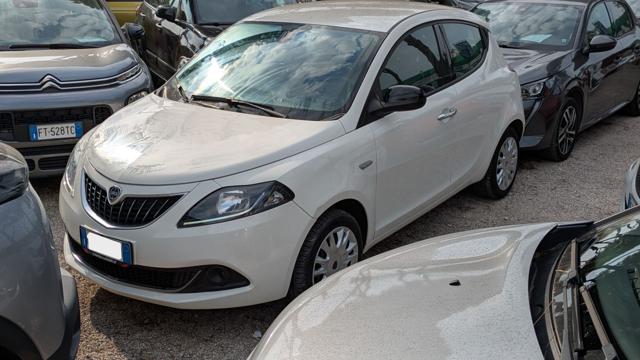 Lancia Ypsilon HYBRID 1.0cc 70cv SENS. PARK CERCHI IN LEGA - foto 2 di 4