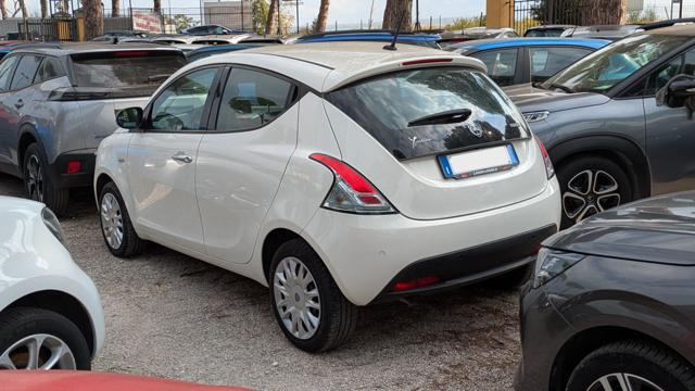 Lancia Ypsilon HYBRID 1.0cc 70cv SENS. PARK CERCHI IN LEGA - foto 4 di 4