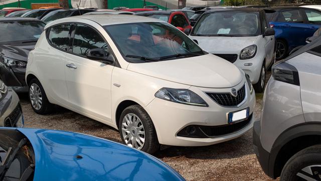 Lancia Ypsilon HYBRID 1.0cc 70cv SENS. PARK CERCHI IN LEGA - foto 3 di 4