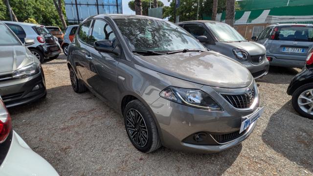 Lancia Ypsilon Hybrid Gold 1.0cc 70cv - foto 3 di 4