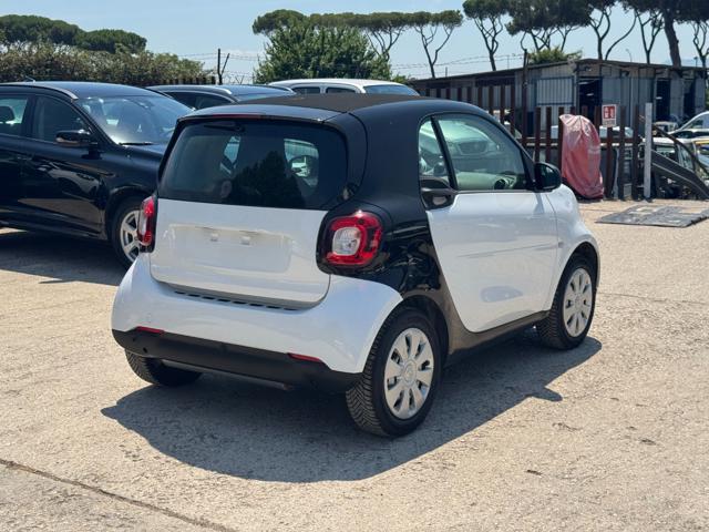 smart forTwo 1.0cc 71cv AUTOMATICA - foto 4 di 4