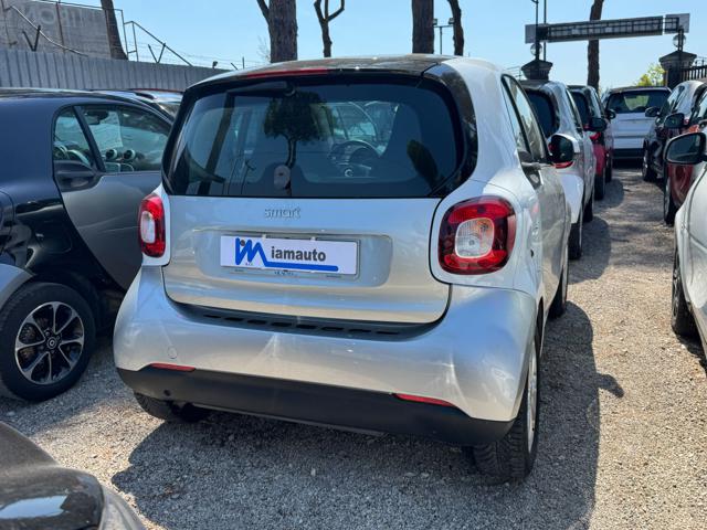 smart forTwo 0.9cc 90cv AUTOMATICA TETTO PANORAMICO - foto 3 di 4