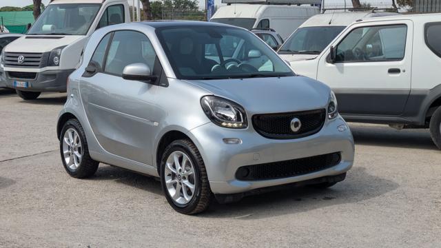 smart forTwo 1.0cc 71cv AUTOMATICA TETTO PANORAMICO - foto 3 di 4