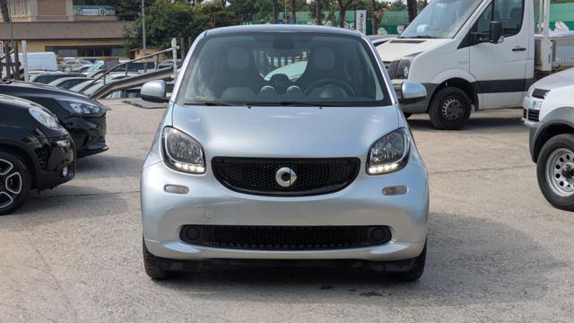 smart forTwo 1.0cc 71cv AUTOMATICA TETTO PANORAMICO - foto 2 di 4
