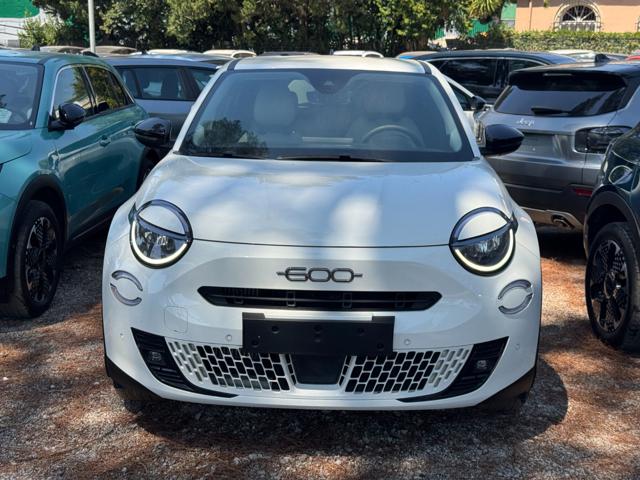Fiat 600 LA PRIMA Hybrid 1.2cc 100cv AUT. CAMERA POST. NAVI - foto 2 di 4