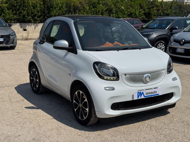 smart forTwo 1.0cc 71cv AUT. TETTO PANORAMICO CRUISE CONTROL - foto 3 di 4